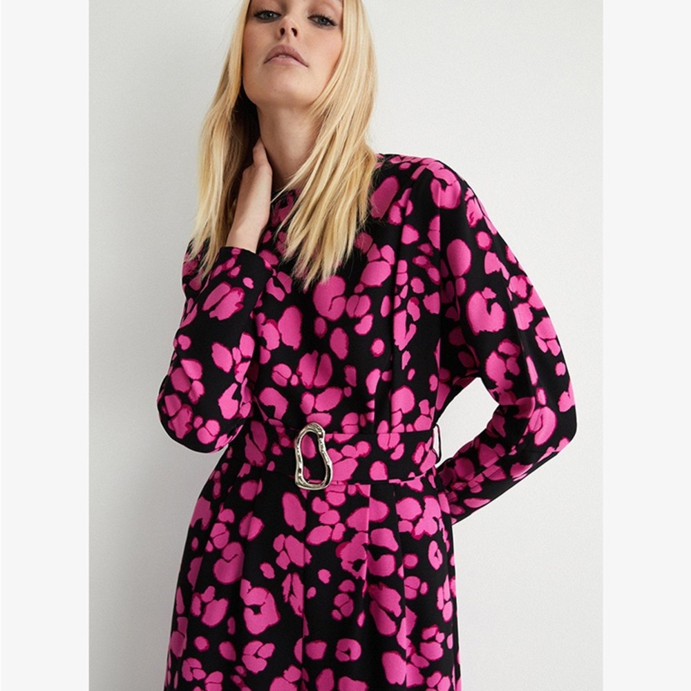 NASTY GAL Petite Animal Relaxed Sleeves Belted Jumpsuit